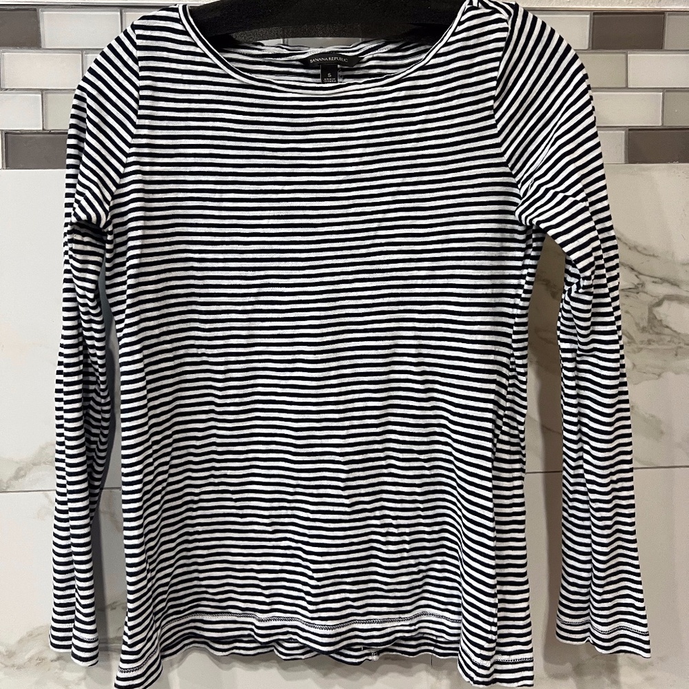 Banana Republic Crew neck long sleeve shirt
